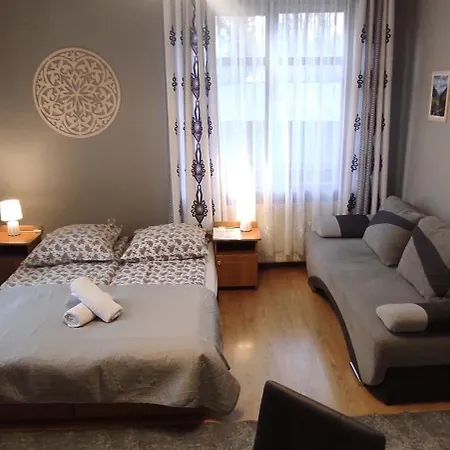 Hosana Goscinne I Homestay