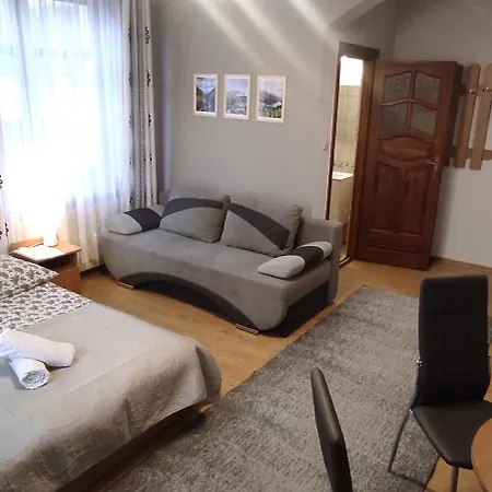 Hosana Goscinne I Homestay