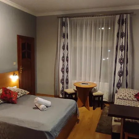 Hosana Goscinne I Homestay *