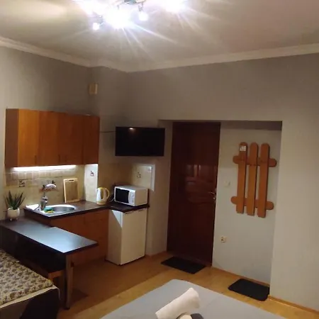 Hosana Goscinne I Quarto em Acomodações Particulares *